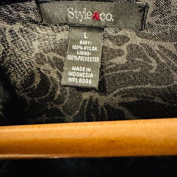 Style & Co. Black and White Fitted Blouse with V-Neck - Picture 5 of 8